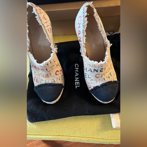 Chanel Cloth Heels - RARE - Picture 3 of 3